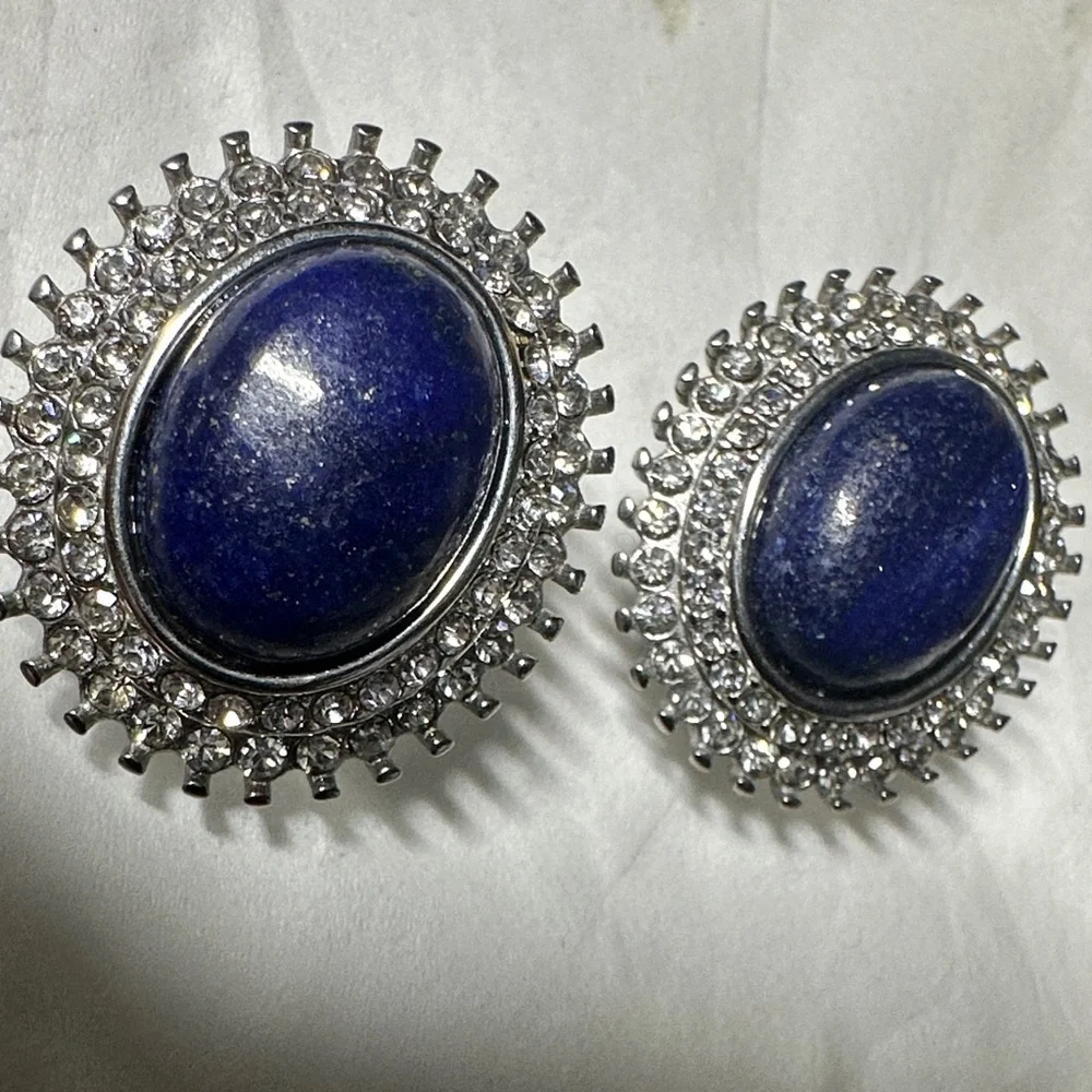 This is a pair of vintage silver-tone lapis lazuli cuff links - Picture 3 of 15